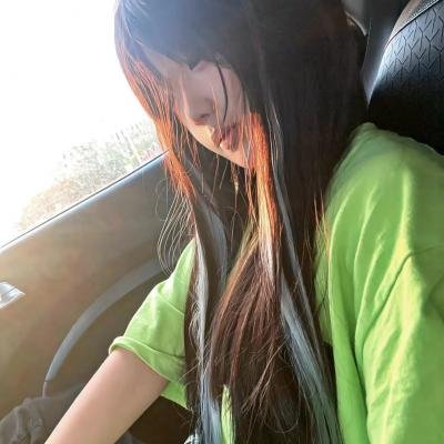 背后的她,眼前的我